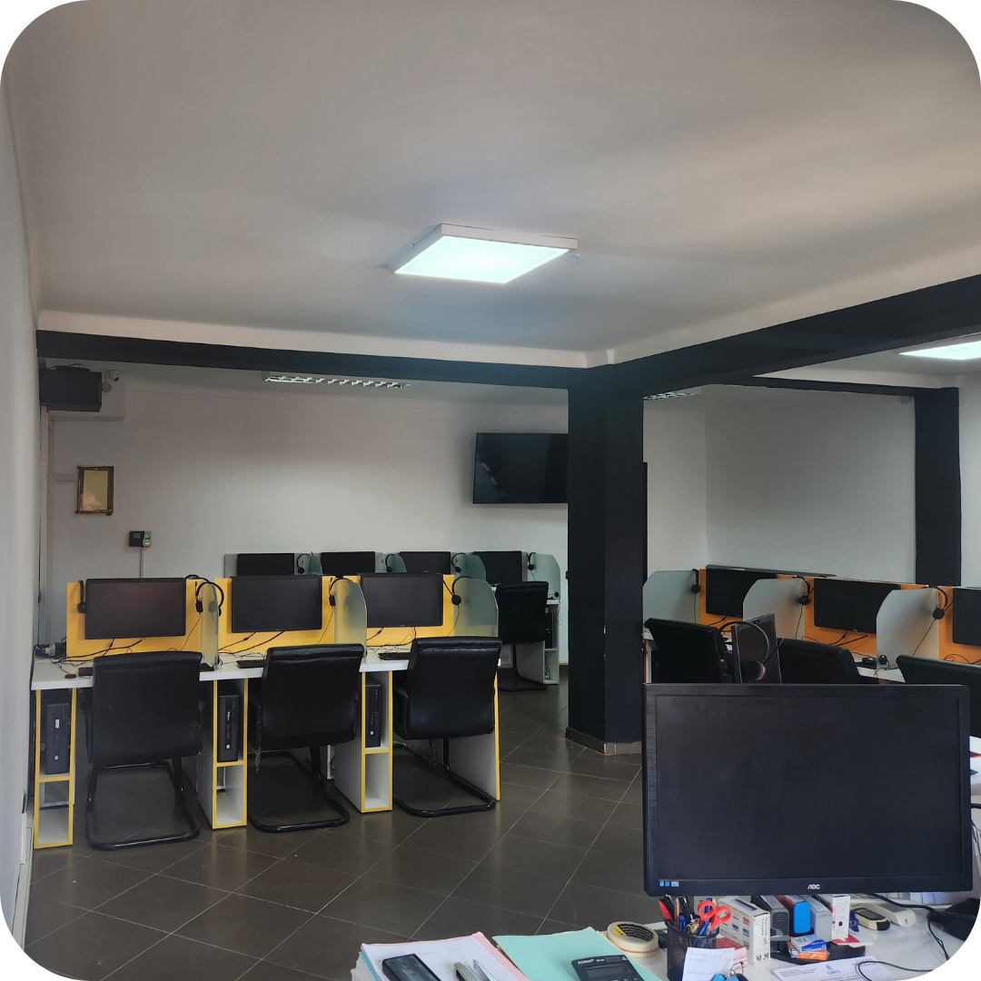 Salle de réunion équipée dans un centre d'affaires à Marrakech